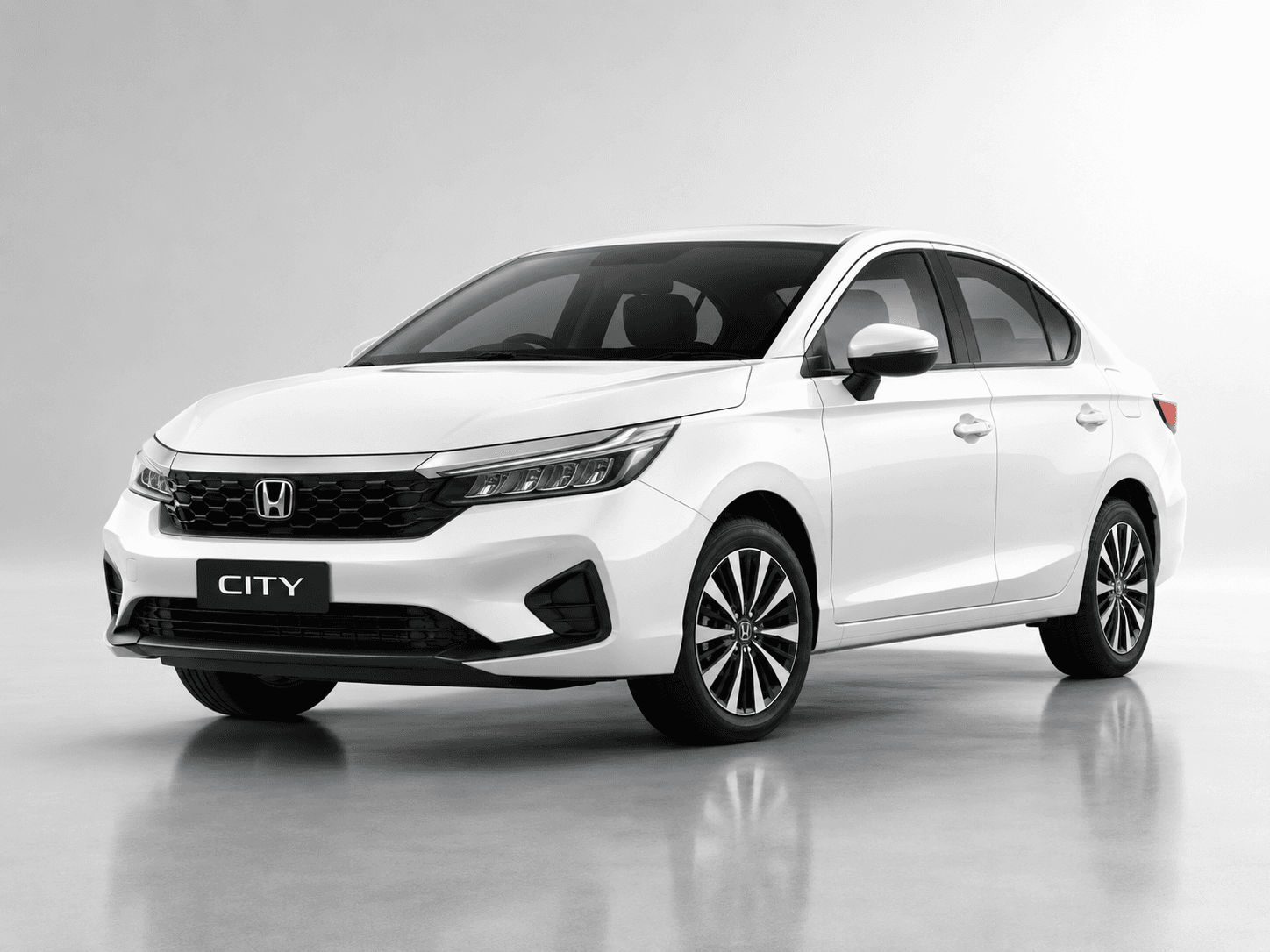 Honda City màu trắng góc nhìn phía trước